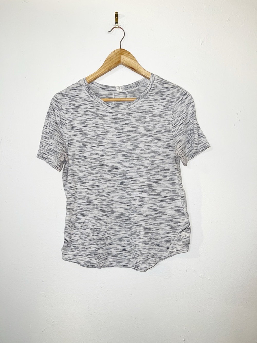 Lululemon long distance tiger space heather black and white short sleeve top